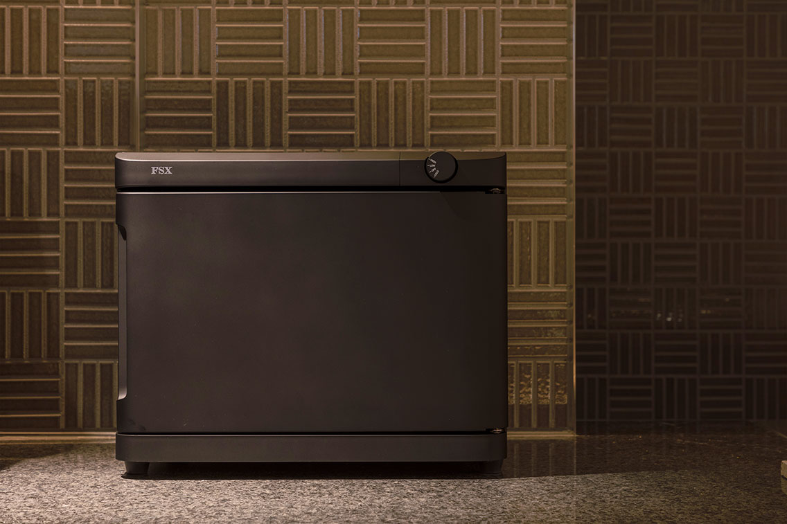 Gallery REION warming/refrigerating wet towel FSX, Inc.