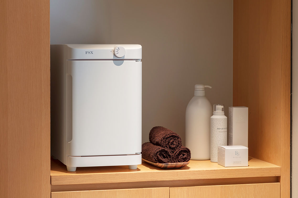 Gallery REION warming/refrigerating wet towel FSX, Inc.